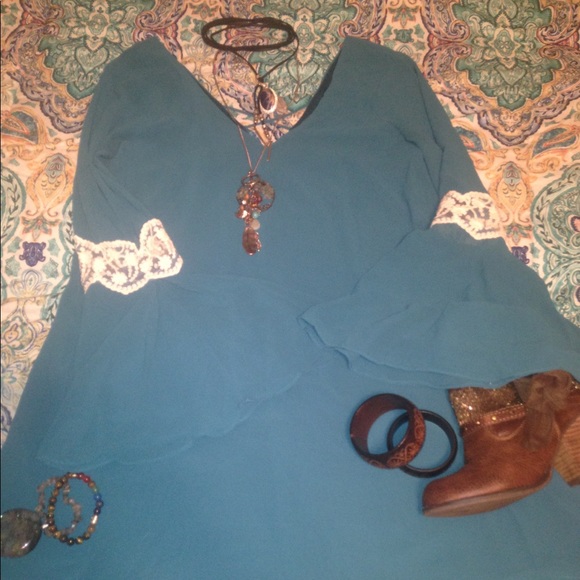 Umgee mini 70s style mini boho bell Sleeve dress - Picture 4 of 9